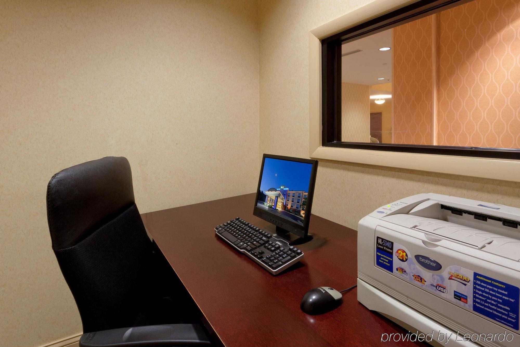 Holiday Inn Express Hotel & Suites-North East By Ihg Udogodnienia zdjęcie