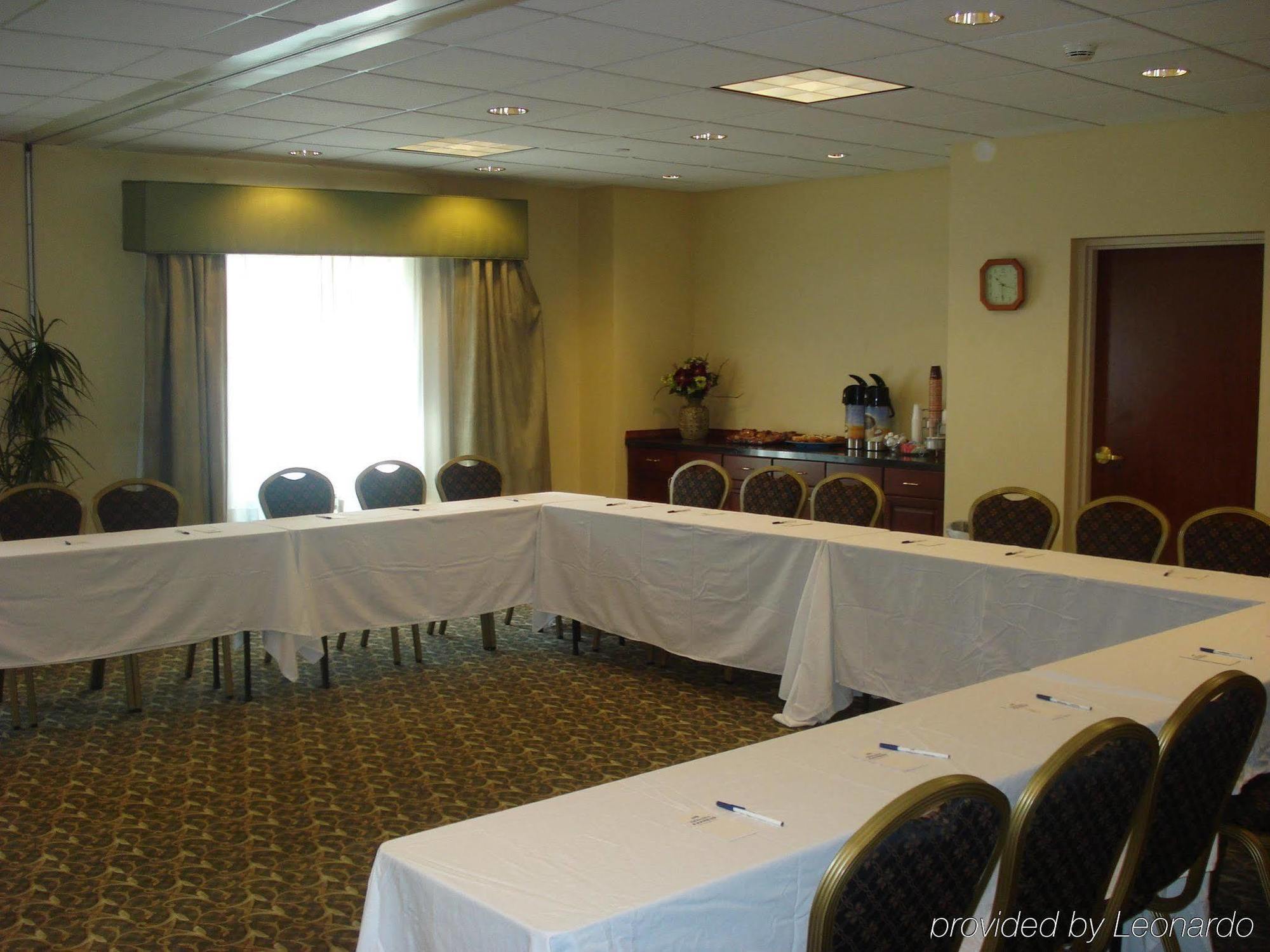 Holiday Inn Express Hotel & Suites-North East By Ihg Zewnętrze zdjęcie