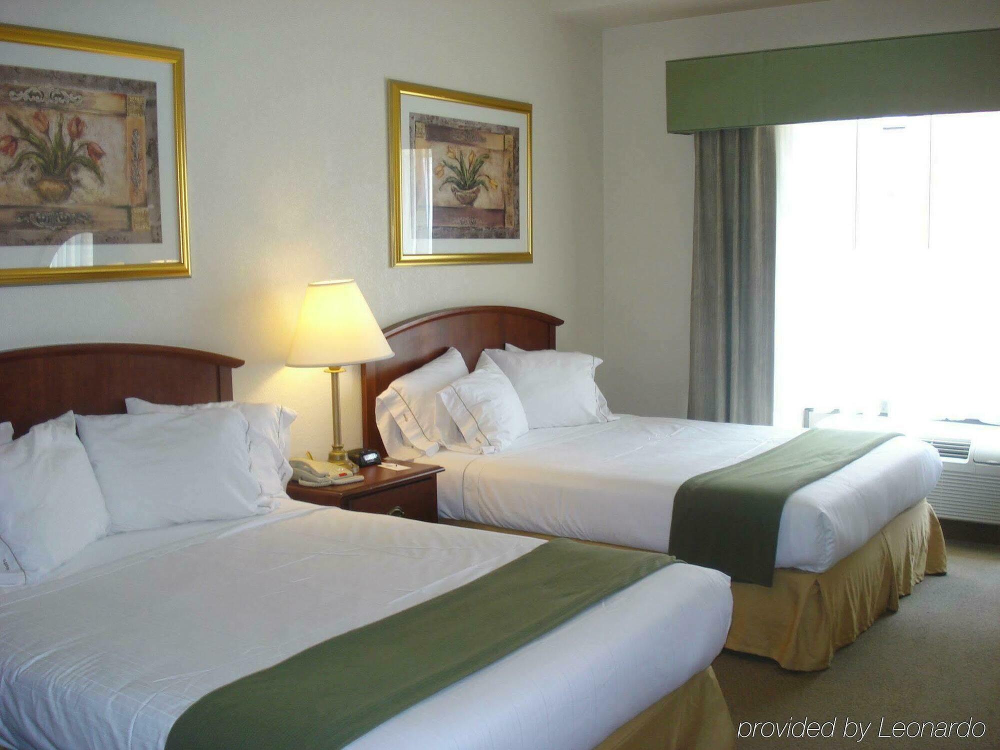Holiday Inn Express Hotel & Suites-North East By Ihg Zewnętrze zdjęcie