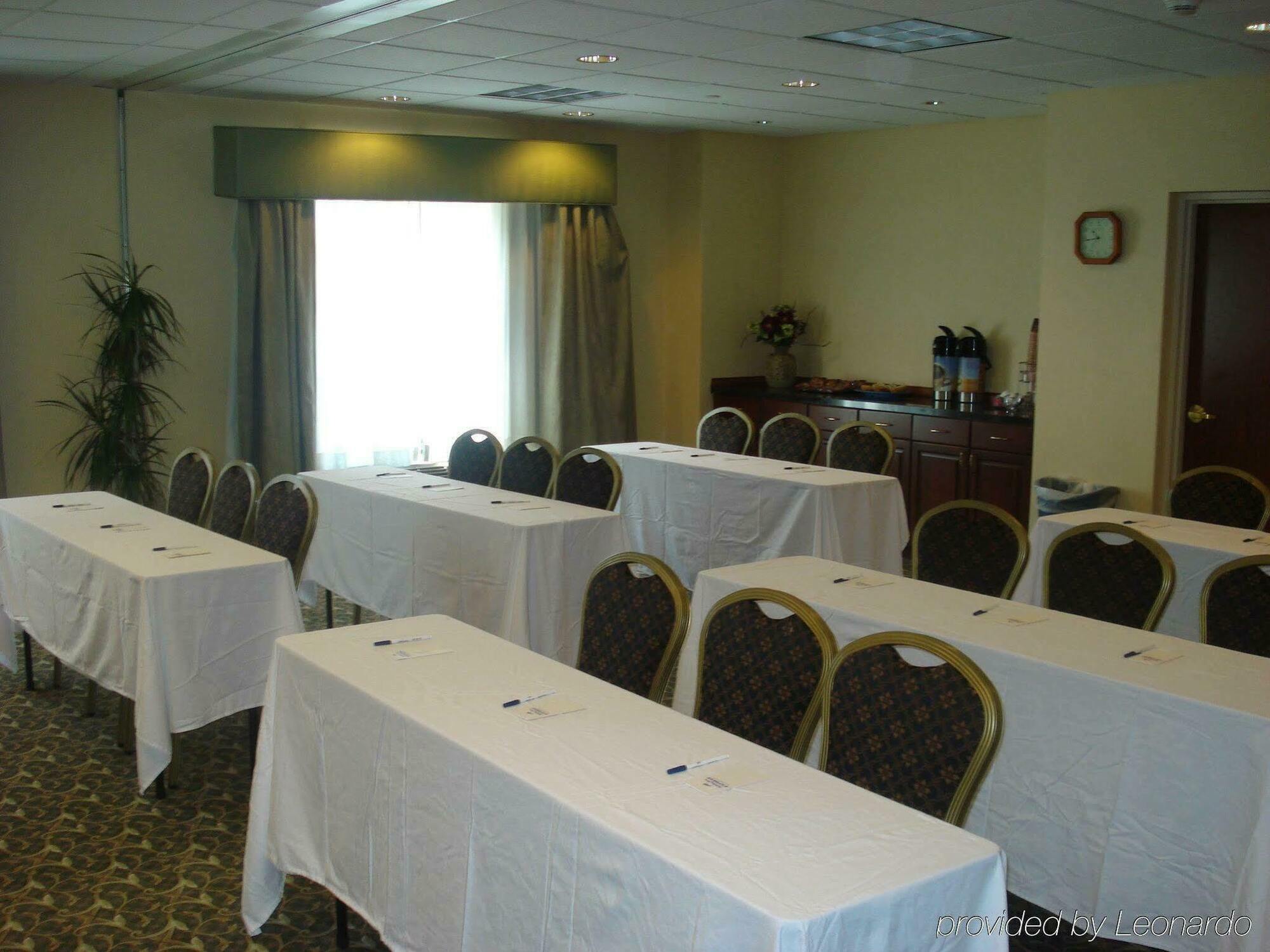 Holiday Inn Express Hotel & Suites-North East By Ihg Zewnętrze zdjęcie
